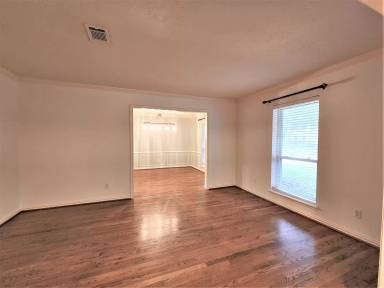 Main picture of 11318 Chevy Chase Dr