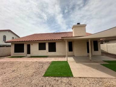 Main picture of 14405 S 40th St