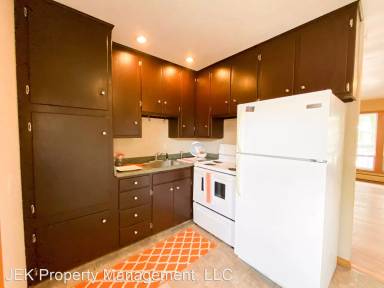 Main picture of 902 W Badger Rd