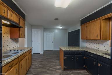 Main picture of 902 Lazy Ln