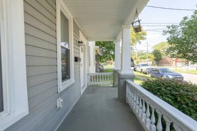 Main picture of 204 Armstrong St