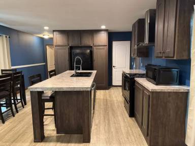 Main picture of 8214 Thistle St