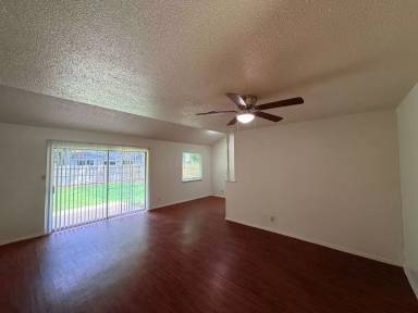 Main picture of 5206 Village Trl