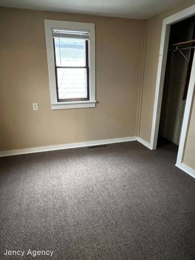 Main picture of 407 1/2 N 1st St