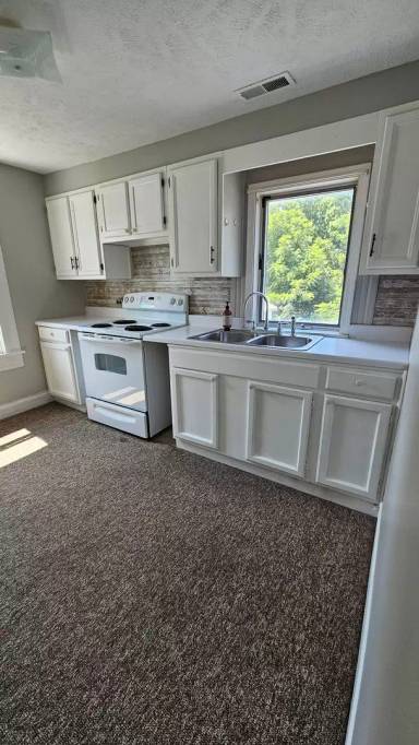 Main picture of 50 N Gamble St