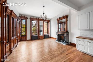 Main picture of 101 E 15th St