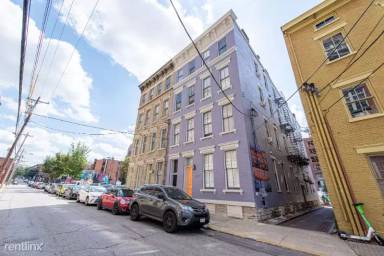 Main picture of 309 E 13th St