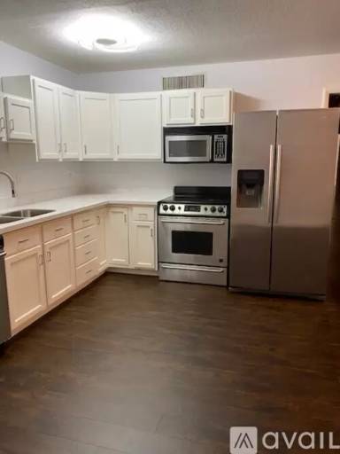 Main picture of 645 Executive Center Dr