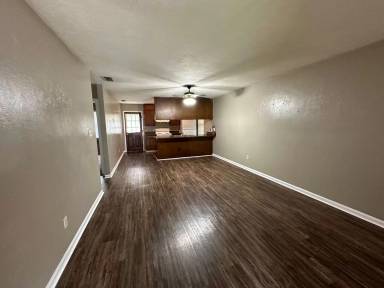 Main picture of 2131 33 Corinne St