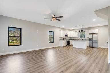 Main picture of 613 Salem Heights Ln