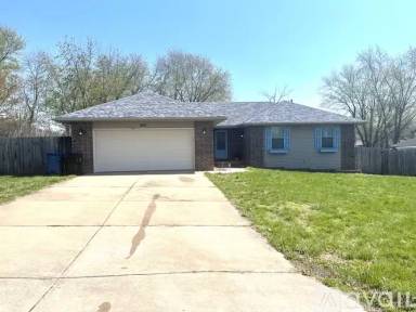 Main picture of 390 Brooke Ave