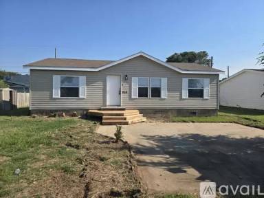 Main picture of 916 W 65th St S