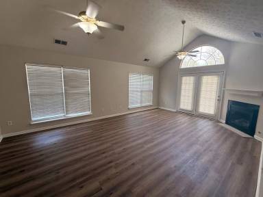 Main picture of 405 Fledge Dr