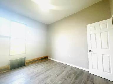 Main picture of 105 Hull St