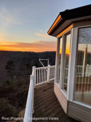 Main picture of 355 Pine Grv