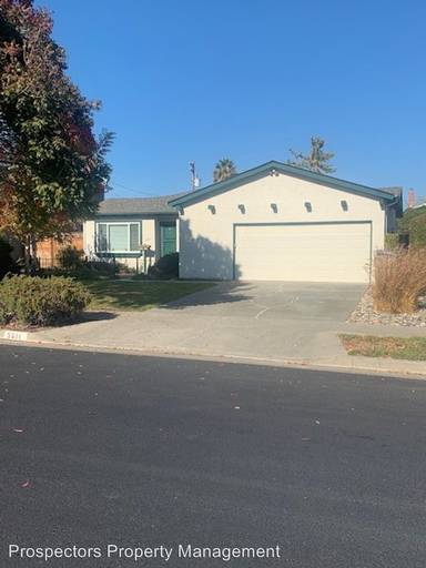 Main picture of 5811 Rohn Way