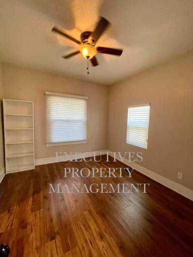 Main picture of 326 N Palm St