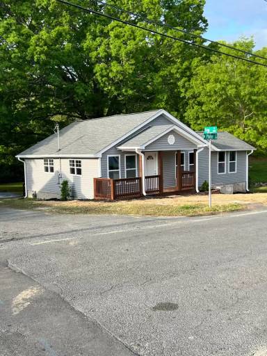 Main picture of 201 W Phifer St