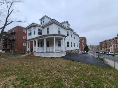 Main picture of 208 Kelton St