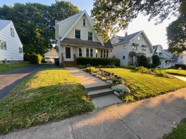 Main picture of 629 Rocket St