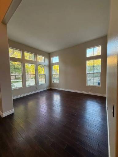 Main picture of 295 Knoll Ridge Rd
