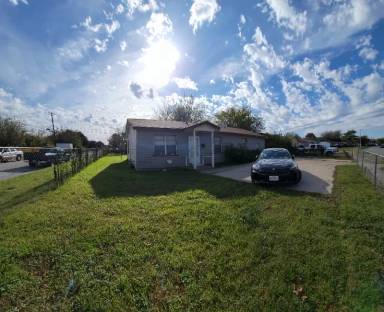 Main picture of 5248 E Berry St