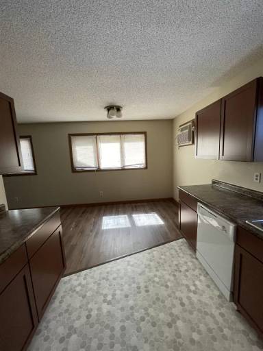 Main picture of 908-910 9th Ave SE