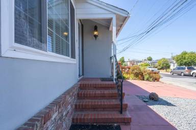 Main picture of 3834 Colegrove St