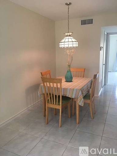 Main picture of 104 Royal Oak Dr