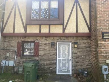 Main picture of 5914 Singleton St