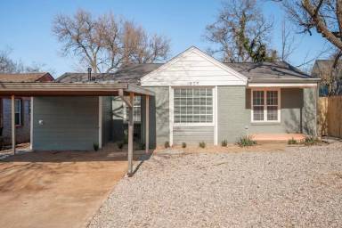 Main picture of 809 NW 39th St