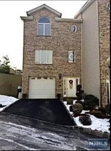 Main picture of 5 Hops Commons Ct