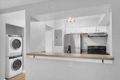 Main picture of 406 S Cedar Ave