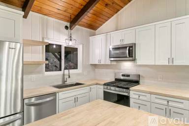 Main picture of 753 Oakmont Ln