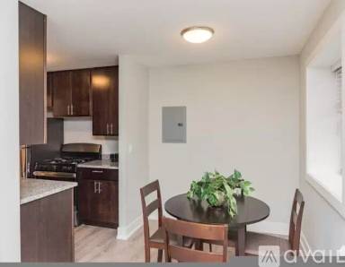 Main picture of 530 W Surf St