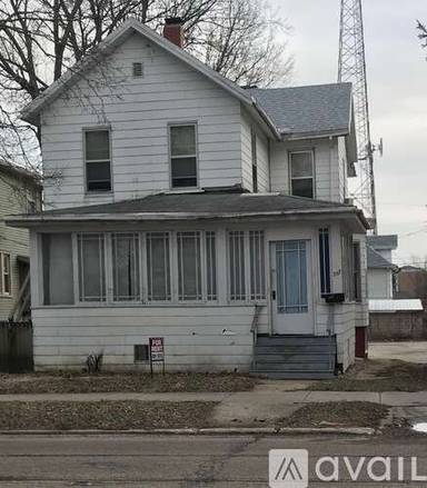 Main picture of 307 E Locust Unit Unit St