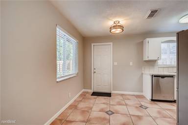 Main picture of 1720 NE 8th Ave