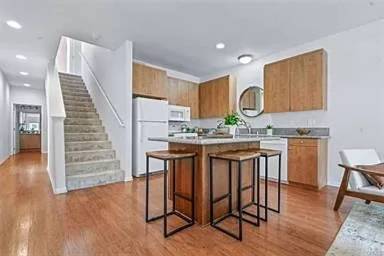 Main picture of 826 Lawrence Dr