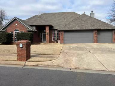 Main picture of 2901 W Creek Side Dr