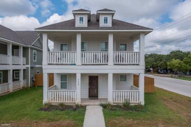 Main picture of 3300 Cavitt Ave