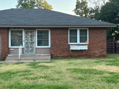 Main picture of 1321 NE 47th St