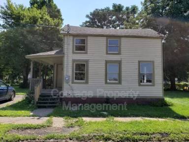 Main picture of 618 E 3rd St