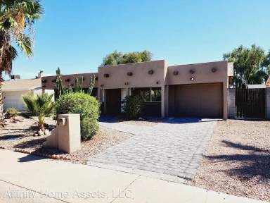 Main picture of 3919 E Surrey Ave