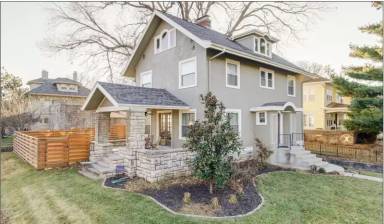 Main picture of 403 W 62nd Ter