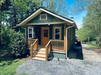 Main picture of 90 Hampton St
