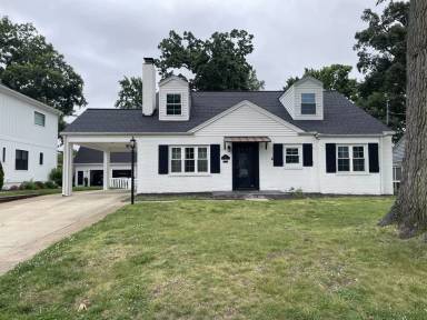 Main picture of 424 W Washington Ave
