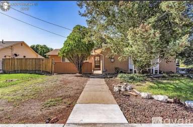 Main picture of 2500 Pear St
