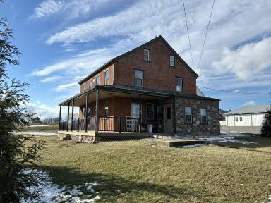 Main picture of 8 Lesal Dr