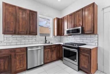 Main picture of 528 W Fremont St