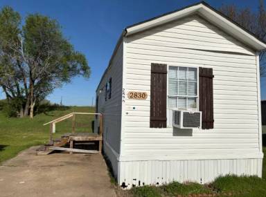 Main picture of 2830 Mark Cir